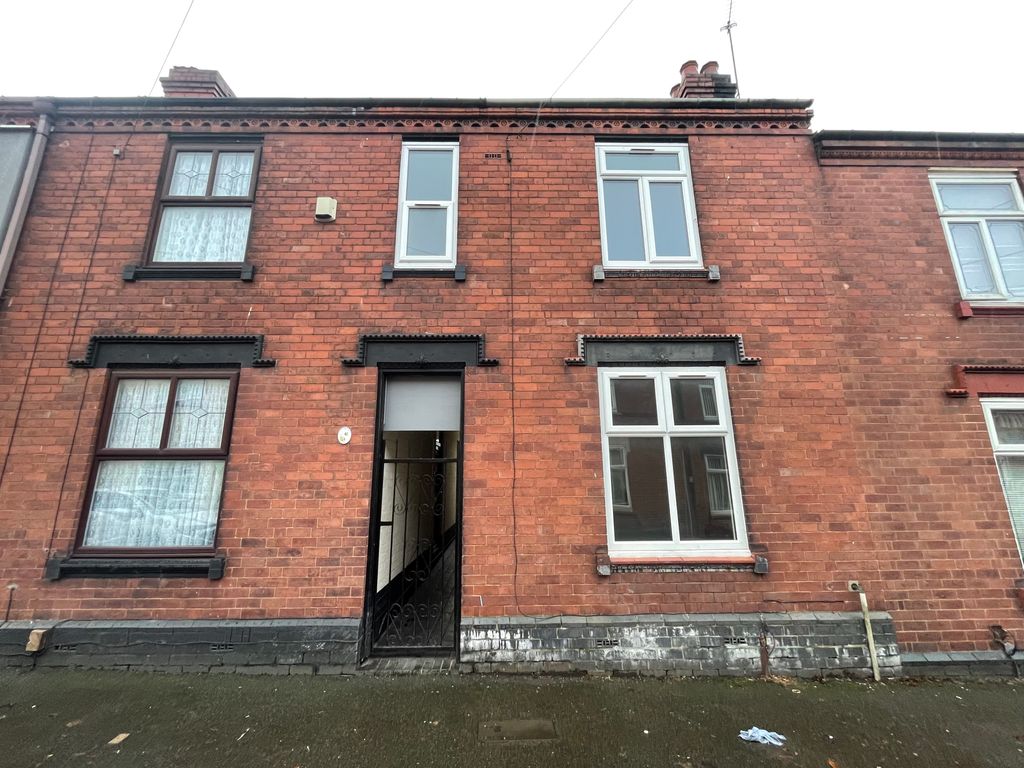 3 bed terraced house to rent in Bernard Street, West Bromwich B71, £950 pcm