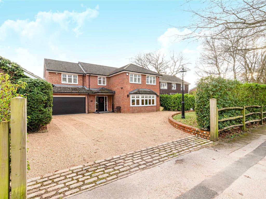 5 bed detached house for sale in Western Avenue, Woodley, Reading, Berkshire RG5, £1,100,000