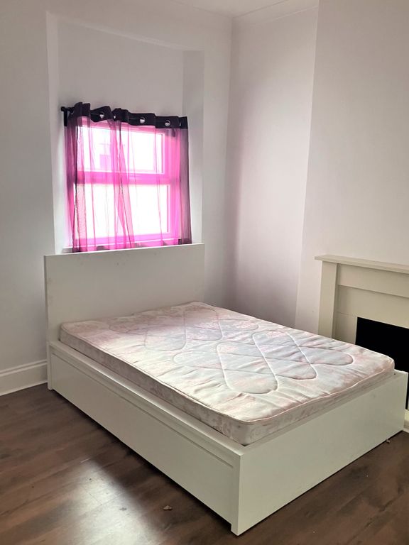 Room to rent in Clive Street, Cardiff CF11, £600 pcm
