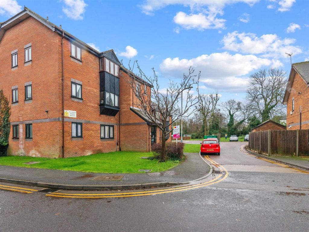 1 bed flat for sale in Willenhall Drive, Hayes UB3, £165,000