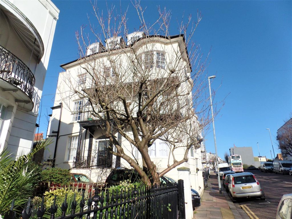 1 bed flat to rent in Upper Rock Gardens, Brighton BN2, £1,095 pcm