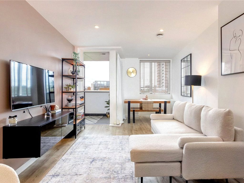 1 bed flat for sale in Woods Road, London SE15, £400,000