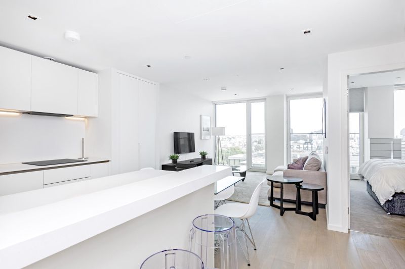 1 bed flat for sale in Upper Ground, London SE1, £899,950