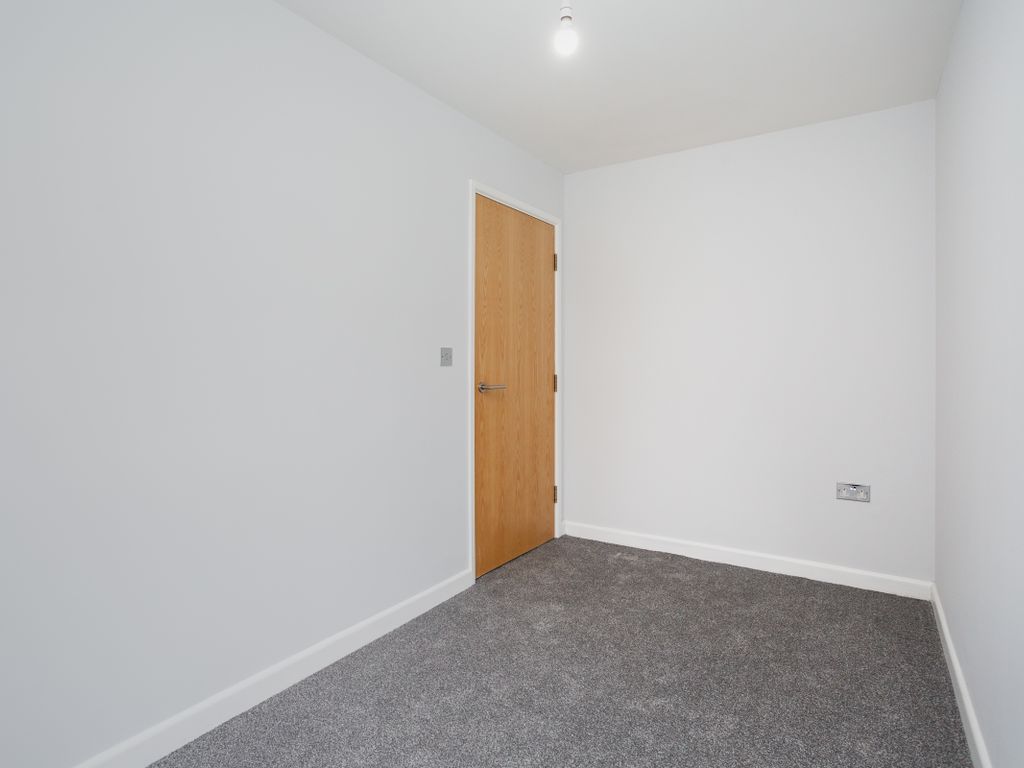 2 bed flat for sale in Bawtry Road, Doncaster DN4, £100,000