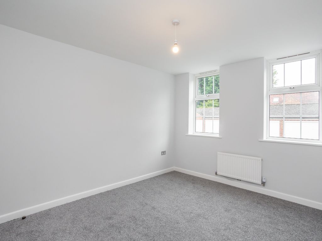 2 bed flat for sale in Bawtry Road, Doncaster DN4, £100,000