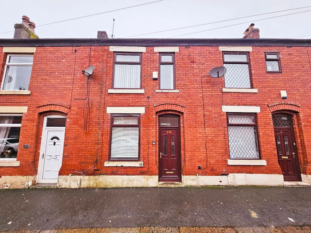 2 bed terraced house to rent in Melville Street, Rochdale OL11, £850 pcm