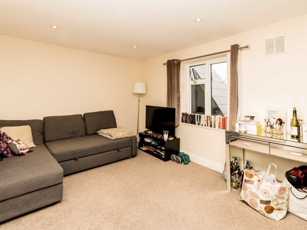 1 bed flat to rent in The Green, London W5, £1,547 pcm