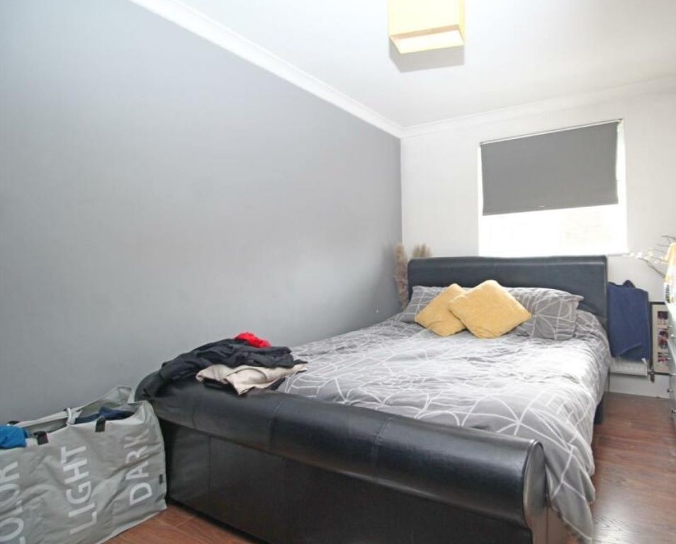 2 bed flat for sale in Juniper Close, Broxbourne EN10, £250,000