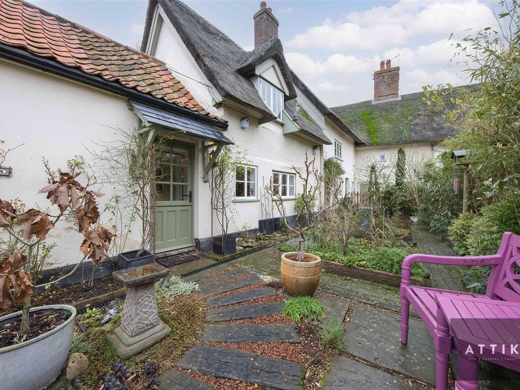 3 bed cottage for sale in The Street, Gasthorpe, Diss IP22, £500,000