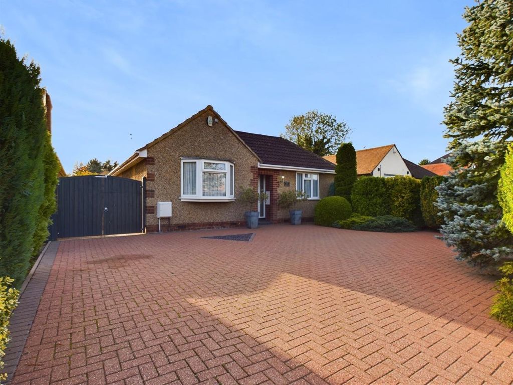 3 bed bungalow for sale in Ashley Lane, Moulton NN3, £550,000