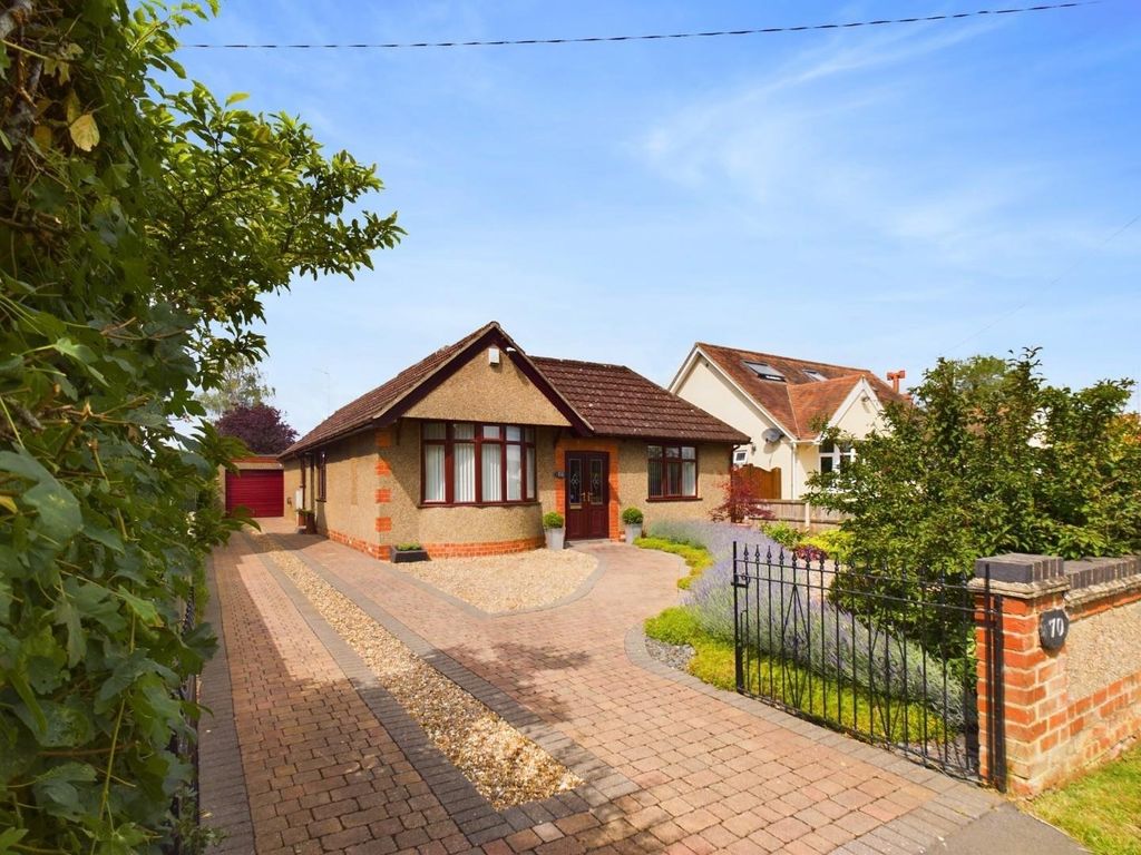 3 bed bungalow for sale in Ashley Lane, Moulton NN3, £465,000