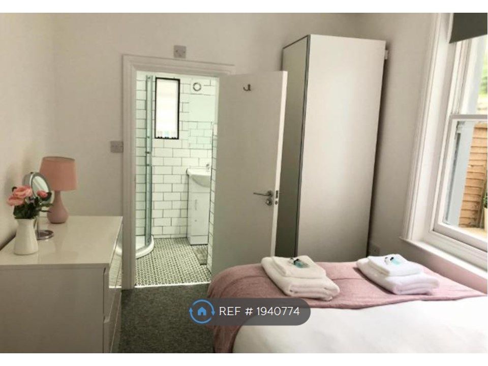 2 bed flat to rent in Bed 2 Bath & Garden, Brighton BN1, £2,150 pcm