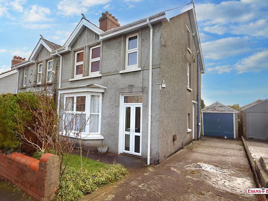3 bed property for sale in The Grove, Carmarthen SA31, £173,000