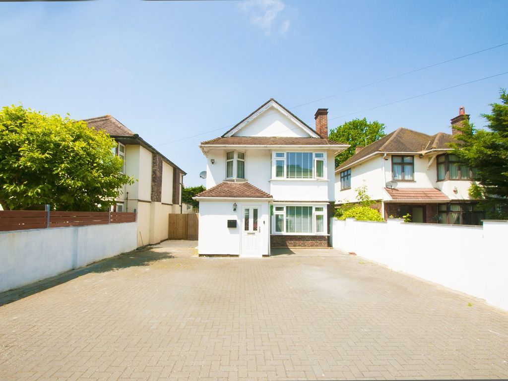 3 bed detached house for sale in Ditton Road, Langley SL3, £800,000