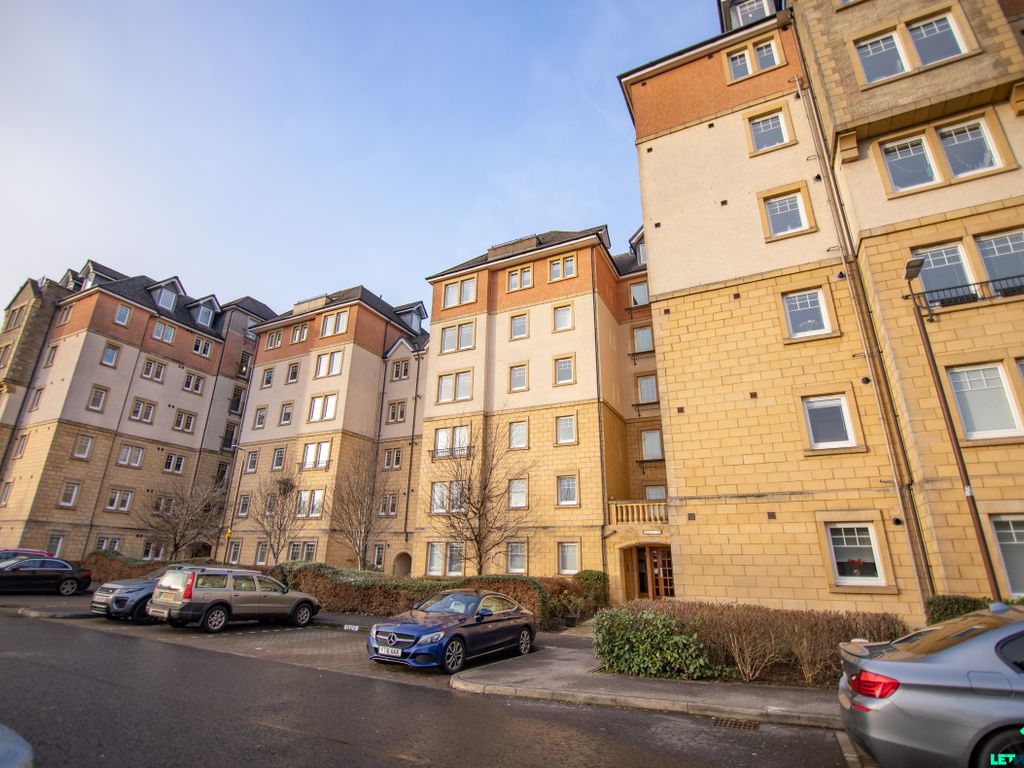 3 bed flat for sale in Eagles View, Livingston EH54, £198,000