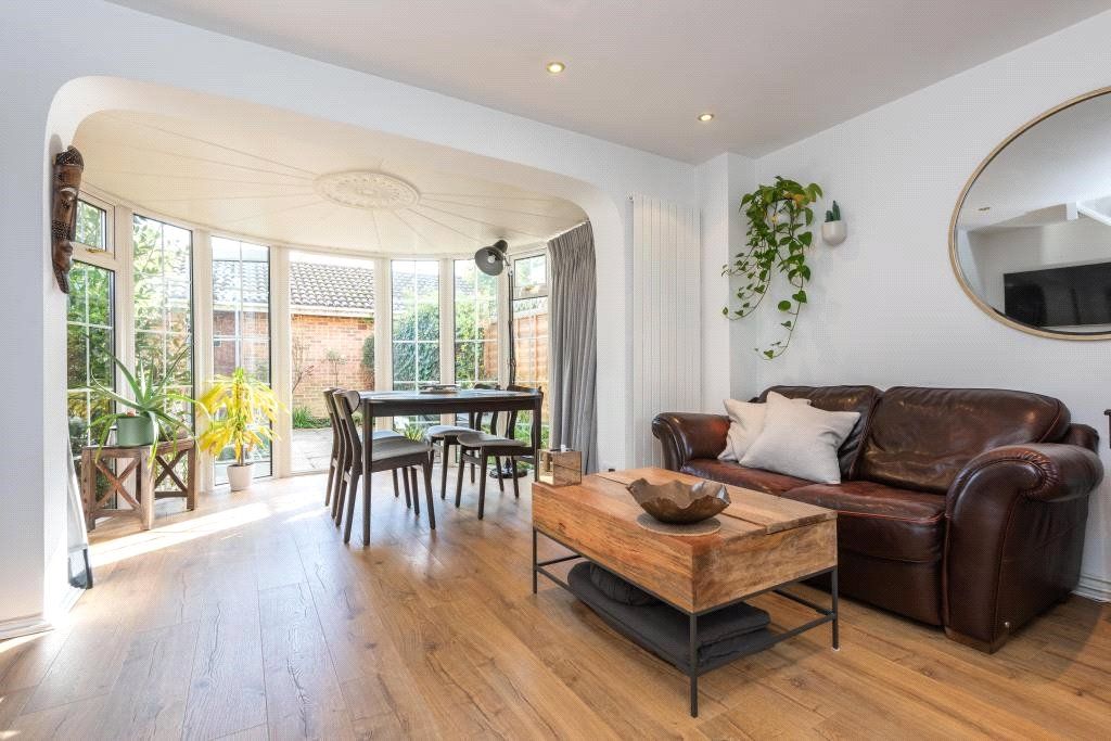 1 bed end terrace house to rent in Finnart Close, Weybridge, Surrey KT13, £1,400 pcm