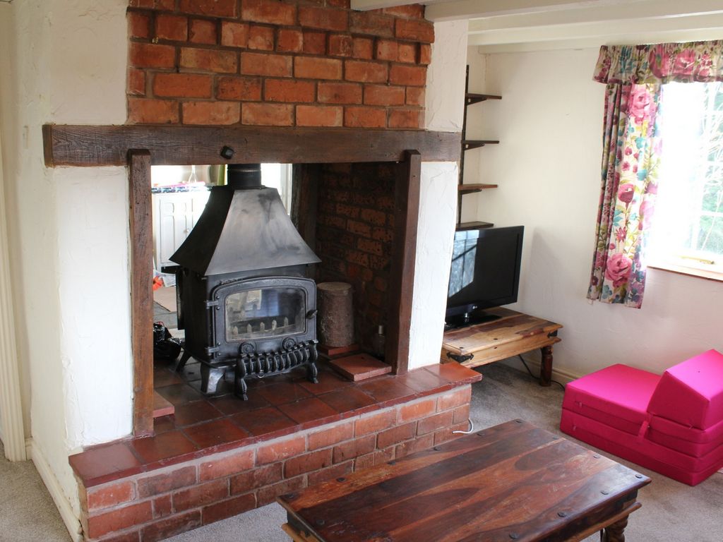 2 bed cottage for sale in Lower Frith Common, Eardiston WR15, £330,000