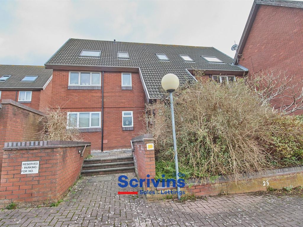 1 bed flat for sale in Clifton Court, Hinckley LE10, £68,000