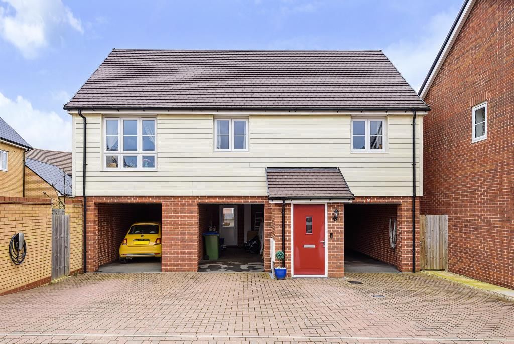 2 bed detached house for sale in Aylesbury, Buckinghamshire HP18, £300,000