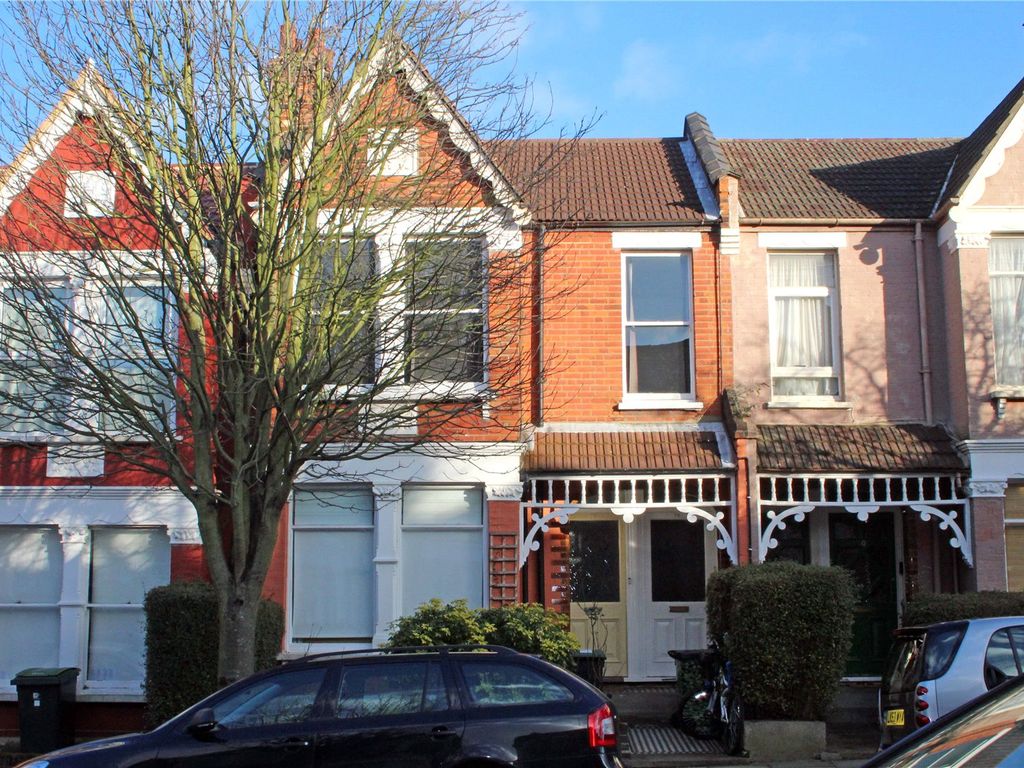 2 bed flat for sale in Princes Avenue, London N22, £575,000
