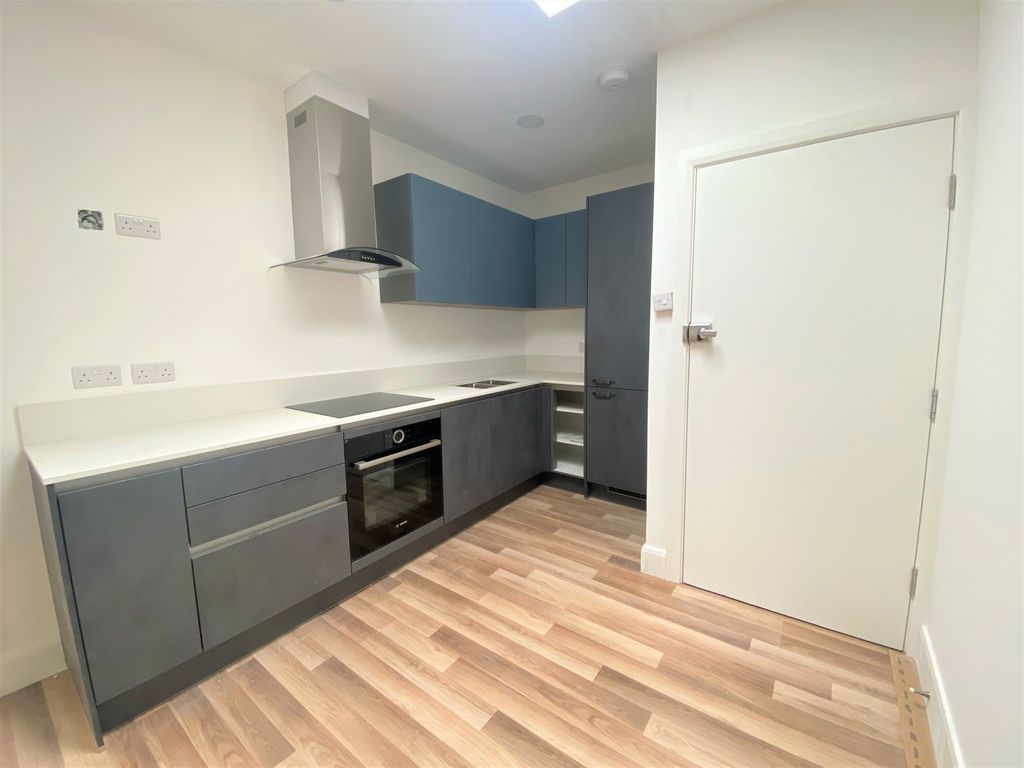 2 bed flat to rent in Oxford Road, New Denham, Uxbridge, Buckinghamshire UB9, £1,550 pcm