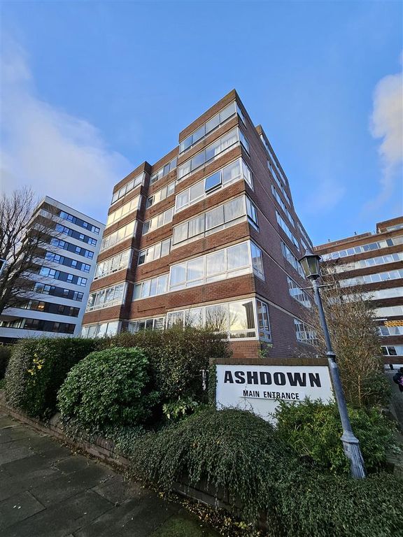 3 bed flat to rent in Eaton Road, Hove BN3, £1,500 pcm