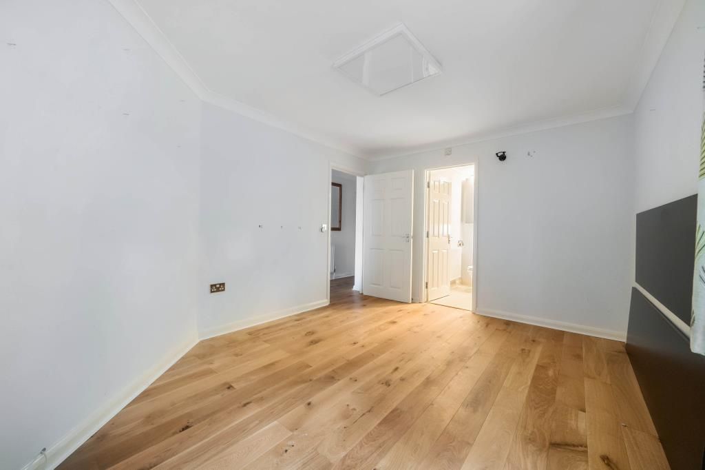 1 bed flat for sale in High Wycombe, Buckinghamshire HP12, £230,000