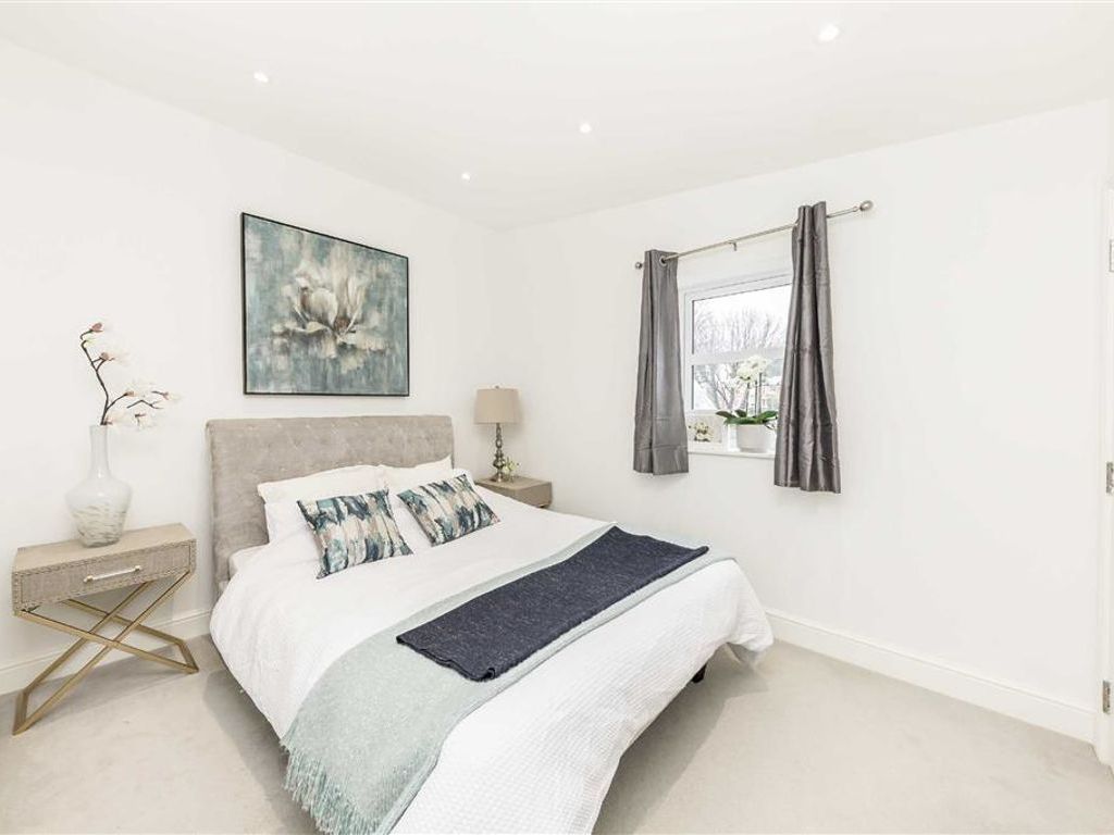 2 bed semi-detached house for sale in Hervey Road, London SE3, £525,000