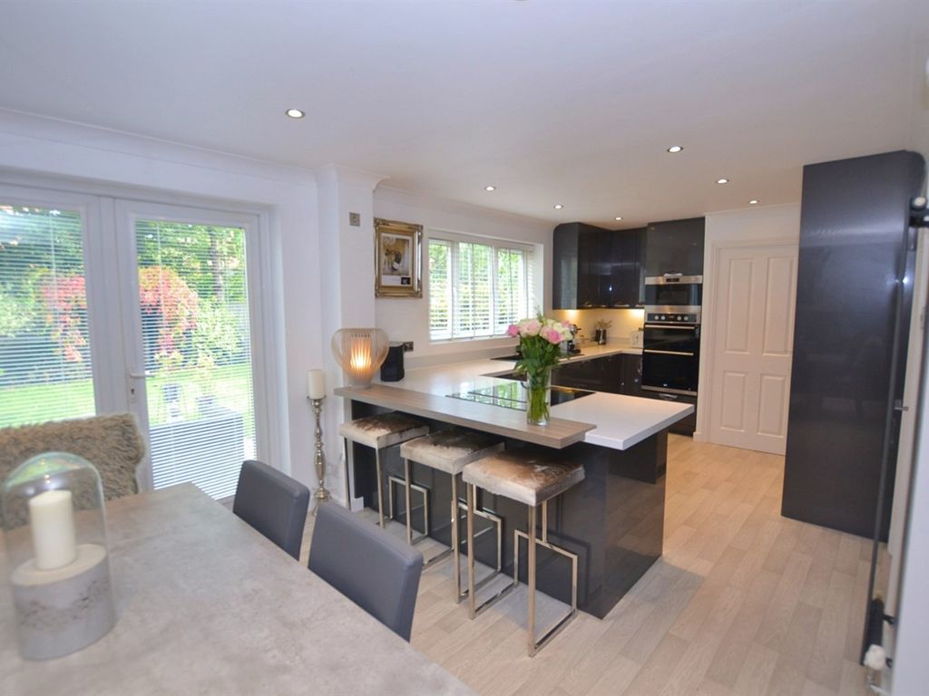 4 bed detached house for sale in Beech Close, Holmes Chapel, Crewe CW4, £550,000