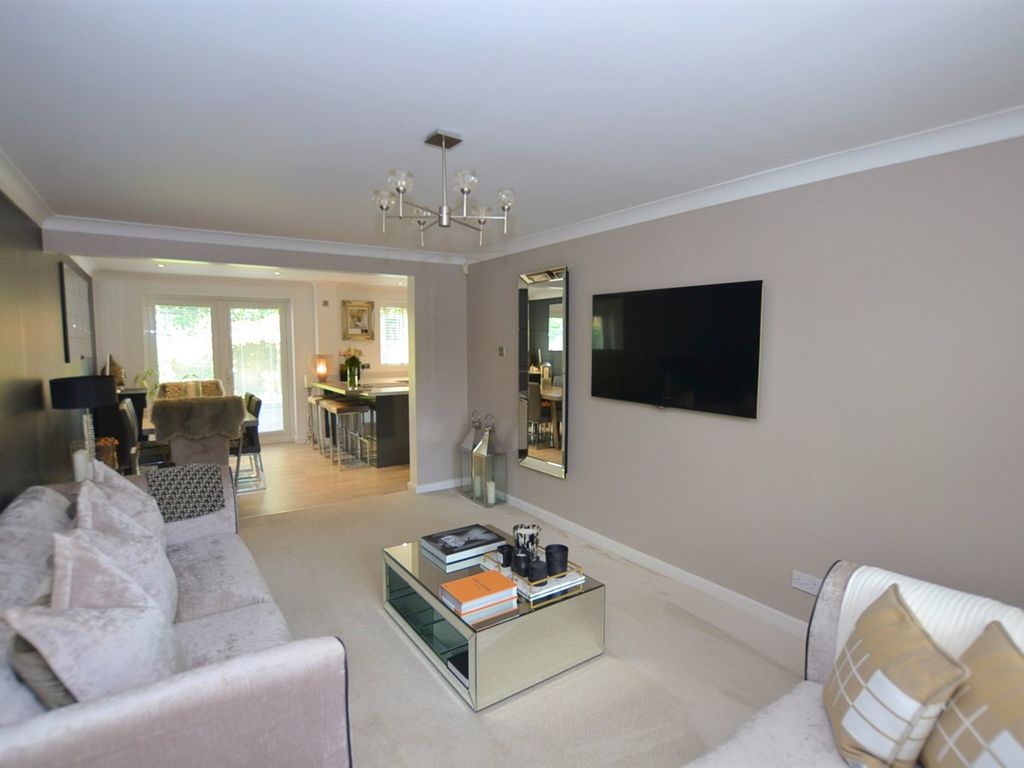 4 bed detached house for sale in Beech Close, Holmes Chapel, Crewe CW4, £550,000
