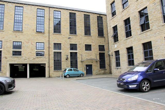 2 bed property to rent in Firth Street, Huddersfield HD1, £850 pcm