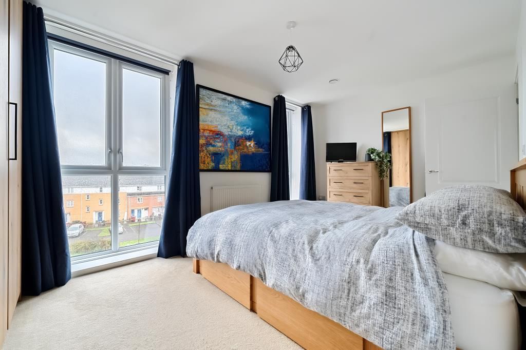 2 bed flat for sale in Reading, Berkshire RG1, £325,000