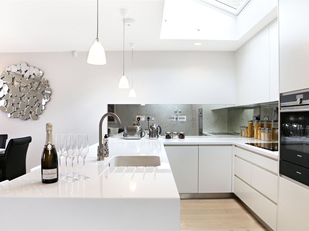 2 bed flat for sale in Canning Place Mews, Canning Place, London W8, £1,595,000