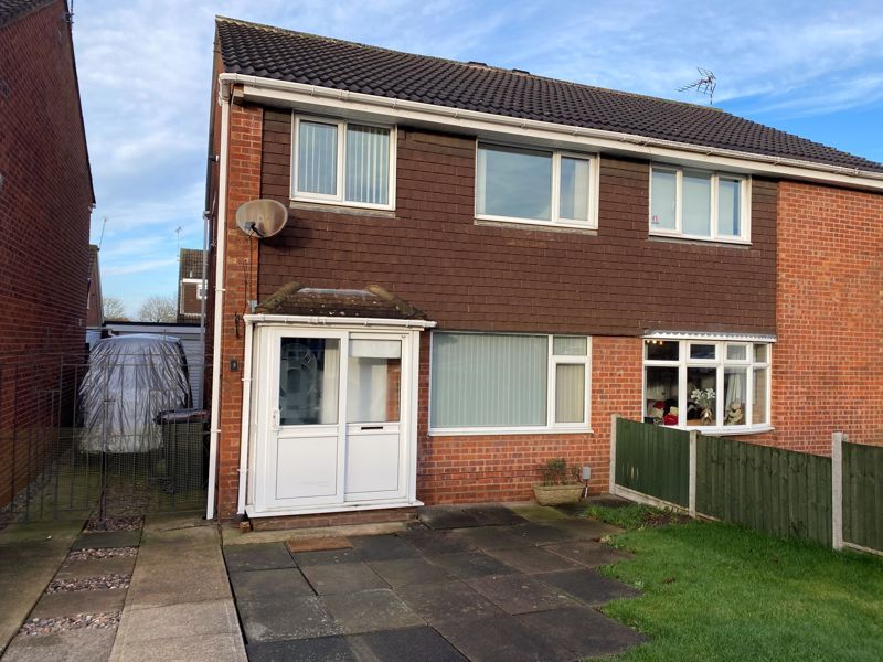 3 bed semi-detached house to rent in Regency Close, Nuneaton CV10, £1,200 pcm