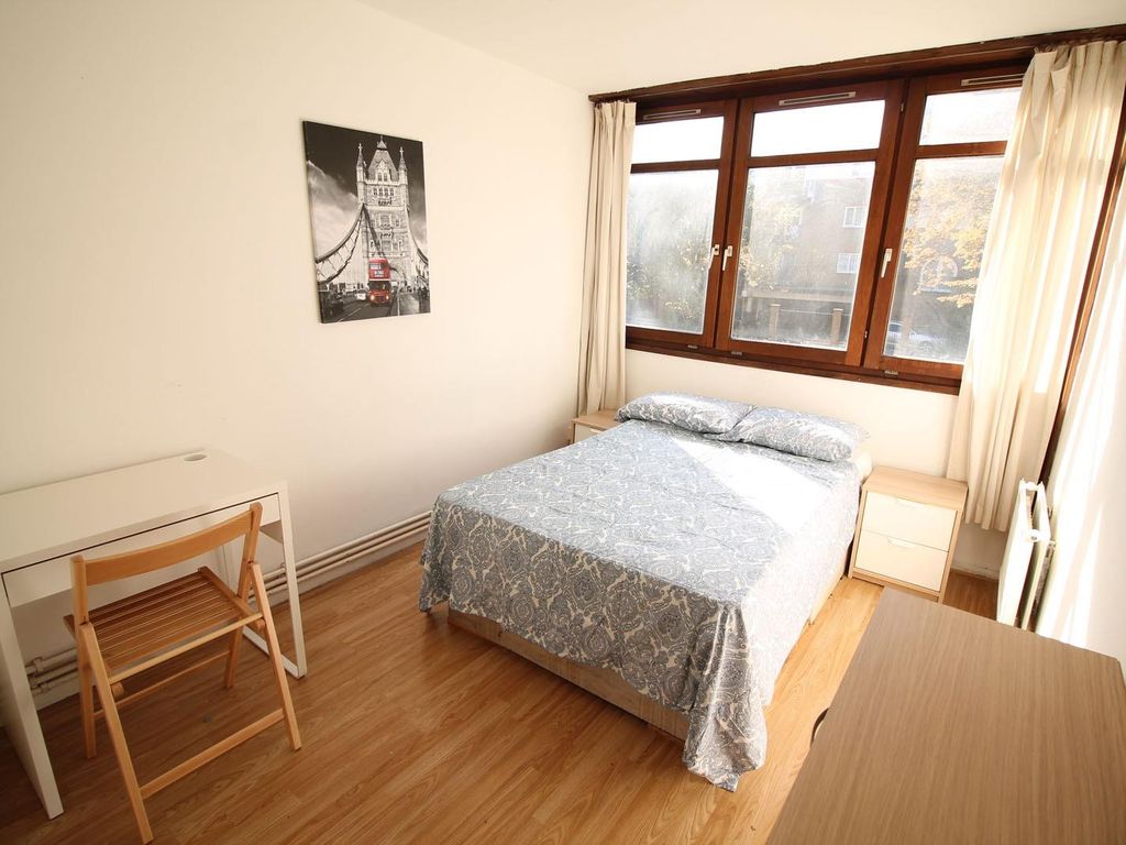 2 bed flat for sale in Chilton Grove, London SE8, £375,000