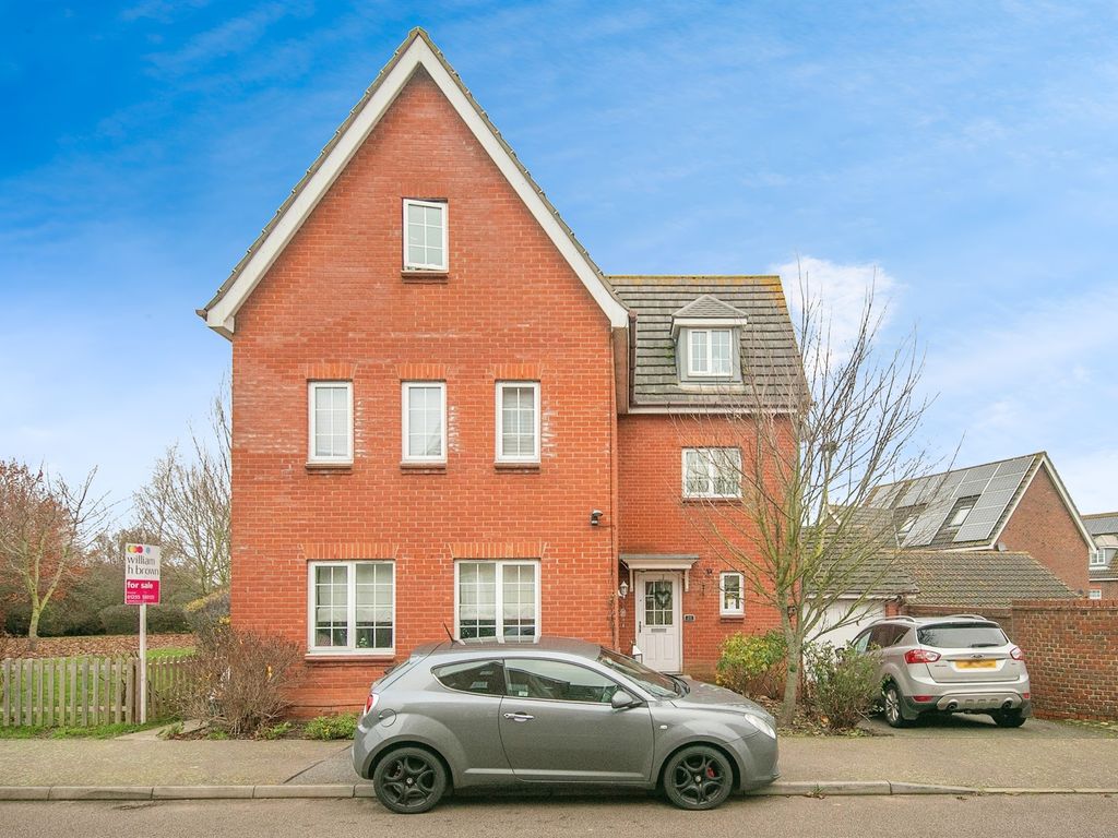5 bed detached house for sale in Stour Close, Harwich CO12, £379,995