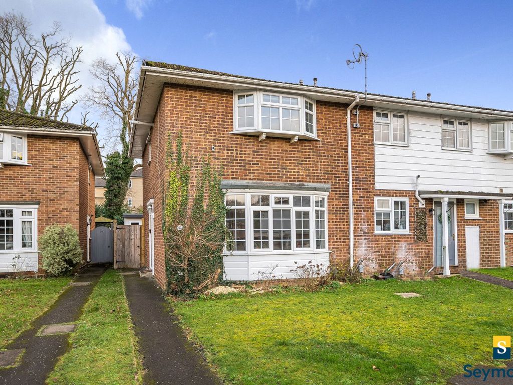 3 bed end terrace house for sale in Guildford, Surrey GU2, £450,000