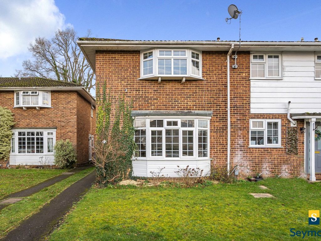 3 bed end terrace house for sale in Guildford, Surrey GU2, £450,000