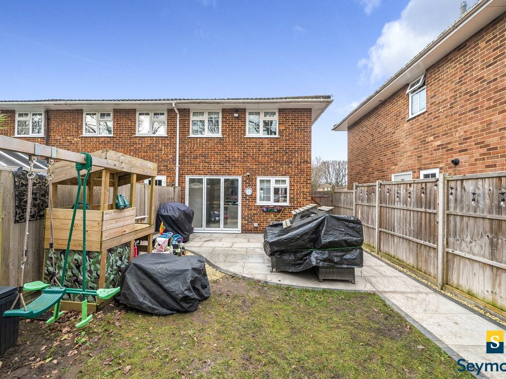 3 bed end terrace house for sale in Guildford, Surrey GU2, £450,000
