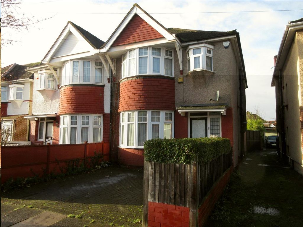 4 bed property for sale in Longford Avenue, Southall UB1, £675,000
