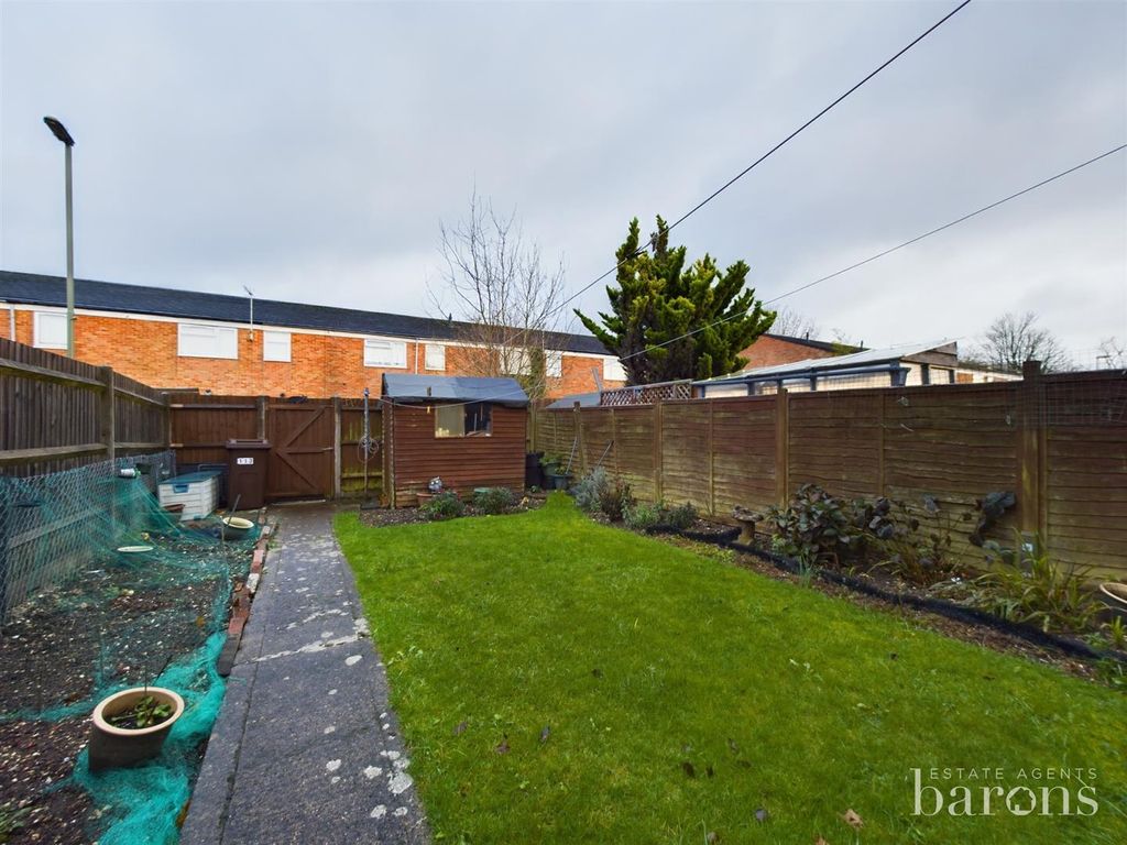3 bed terraced house for sale in Culver Road, Basingstoke RG21, £250,000