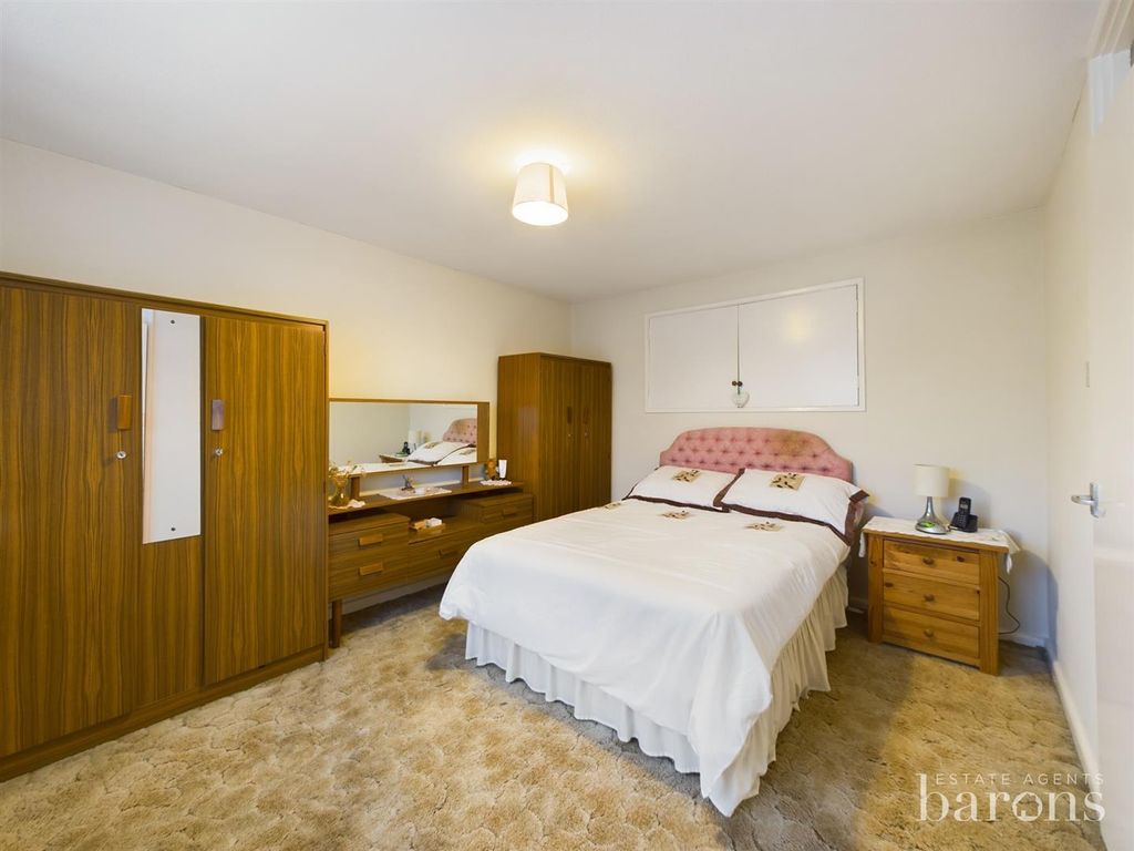 3 bed terraced house for sale in Culver Road, Basingstoke RG21, £250,000