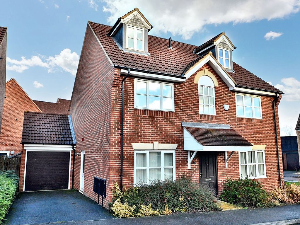 5 bed detached house to rent in Brantwood Close, Westcroft MK4, £2,100 pcm