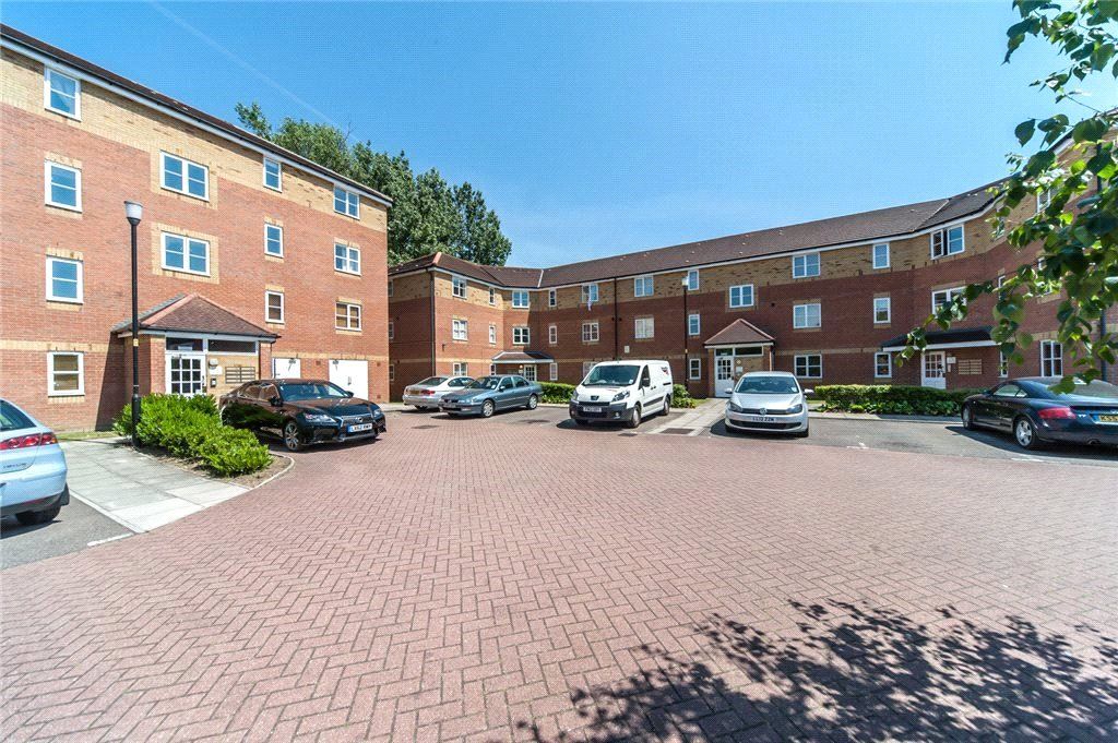 2 bed flat for sale in Thyme Close, London SE3, £300,000