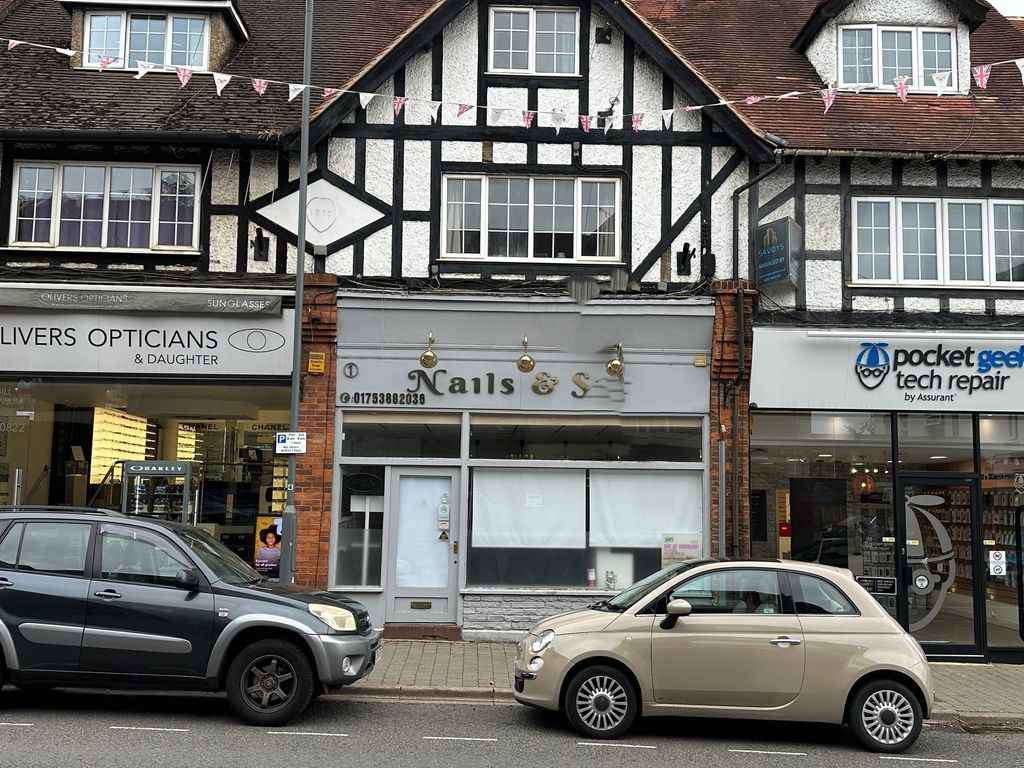 Retail premises to let in 1 Market Place, Chalfont St. Peter, Gerrards Cross, Buckinghamshire SL9, £16,000 pa