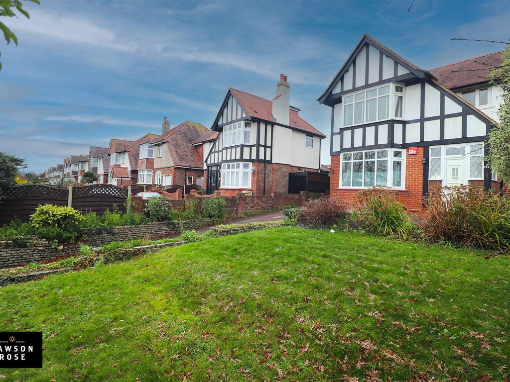 5 bed detached house to rent in Havant Road, Farlington, Portsmouth PO6, £1,650 pcm