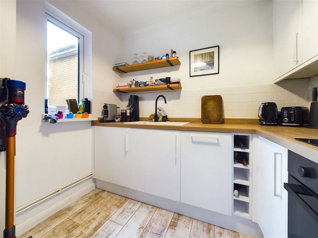 1 bed flat for sale in Bonchurch Road, Brighton BN2, £240,000