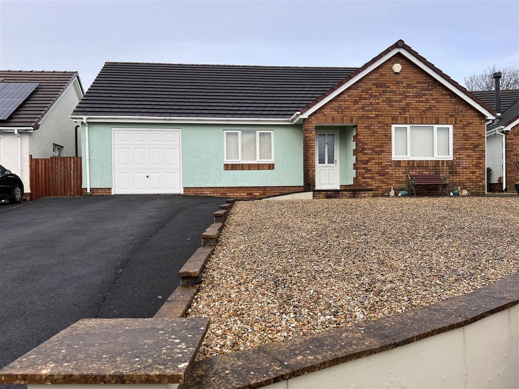 3 bed detached bungalow for sale in Delfryn, Capel Hendre, Ammanford SA18, £249,950