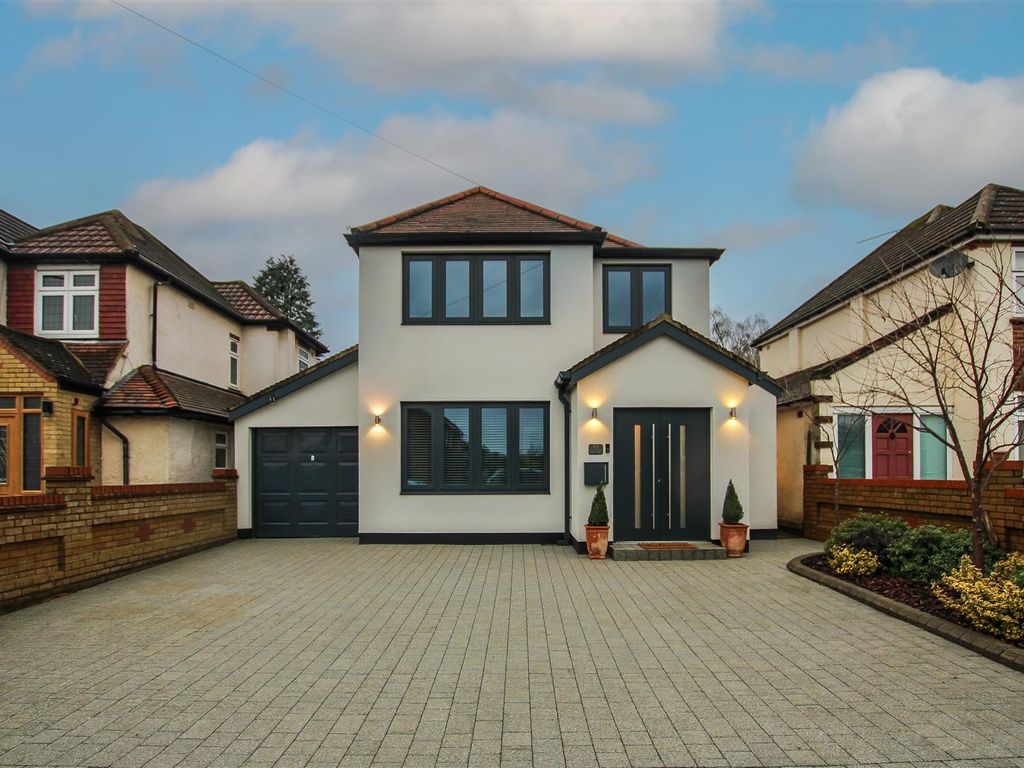 3 bed detached house for sale in Elmhurst Drive, Hornchurch RM11, £795,000