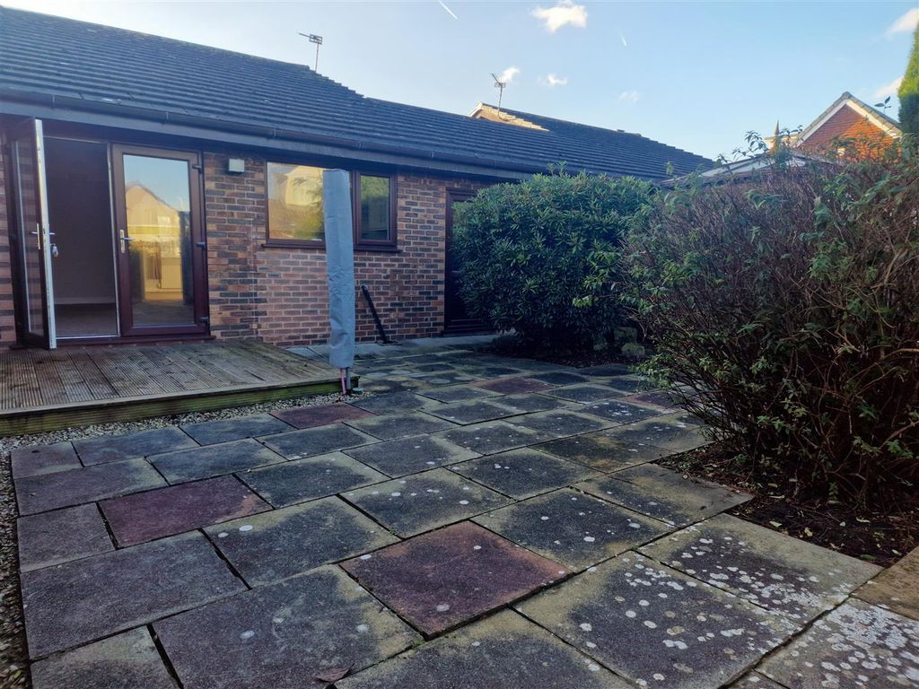 2 bed semi-detached bungalow to rent in Moor Lane, Southport PR8, £995 pcm